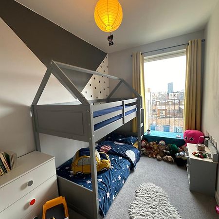 Luxury 3 Bedroom Flat In Stratford, Londra Exterior foto