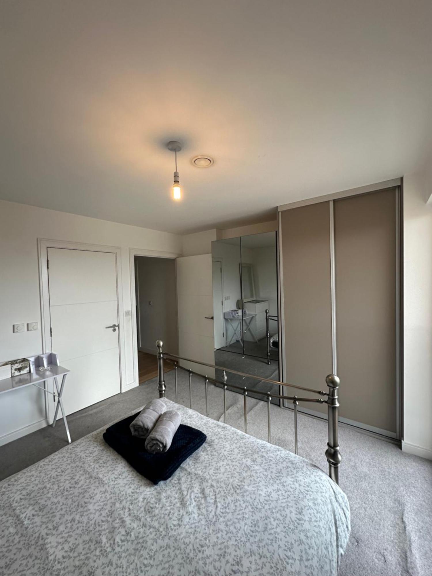 Luxury 3 Bedroom Flat In Stratford, Londra Exterior foto