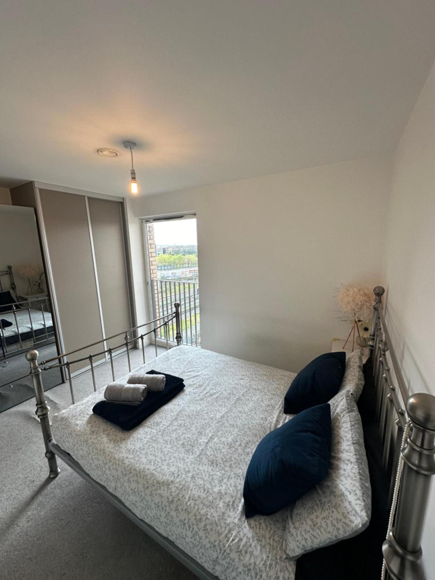 Luxury 3 Bedroom Flat In Stratford, Londra Exterior foto