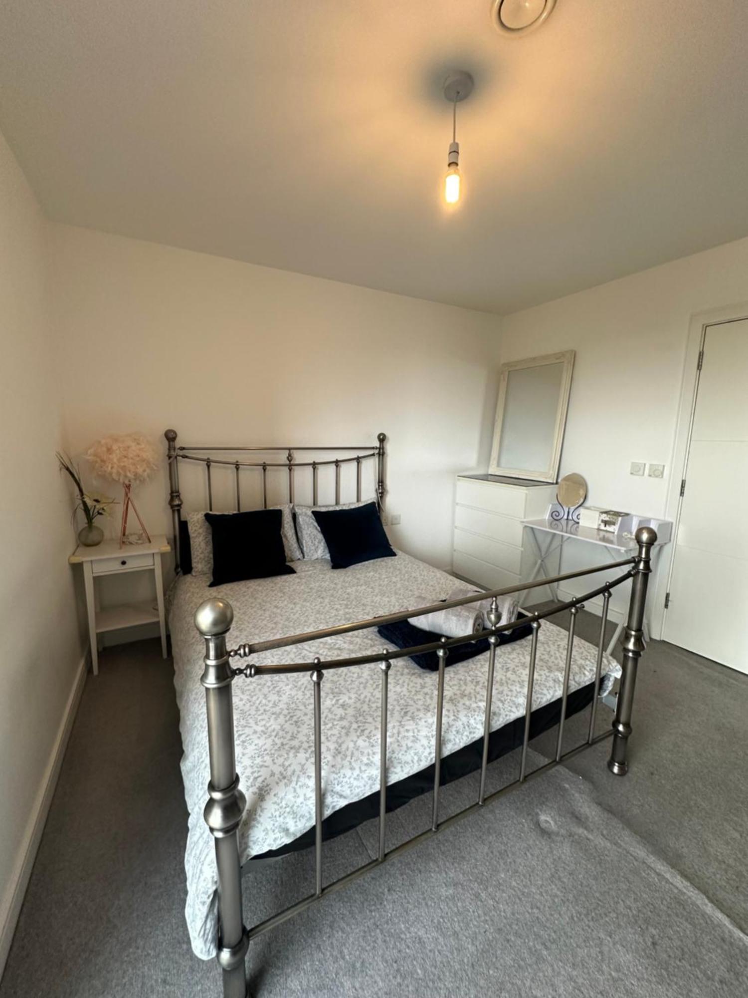 Luxury 3 Bedroom Flat In Stratford, Londra Exterior foto