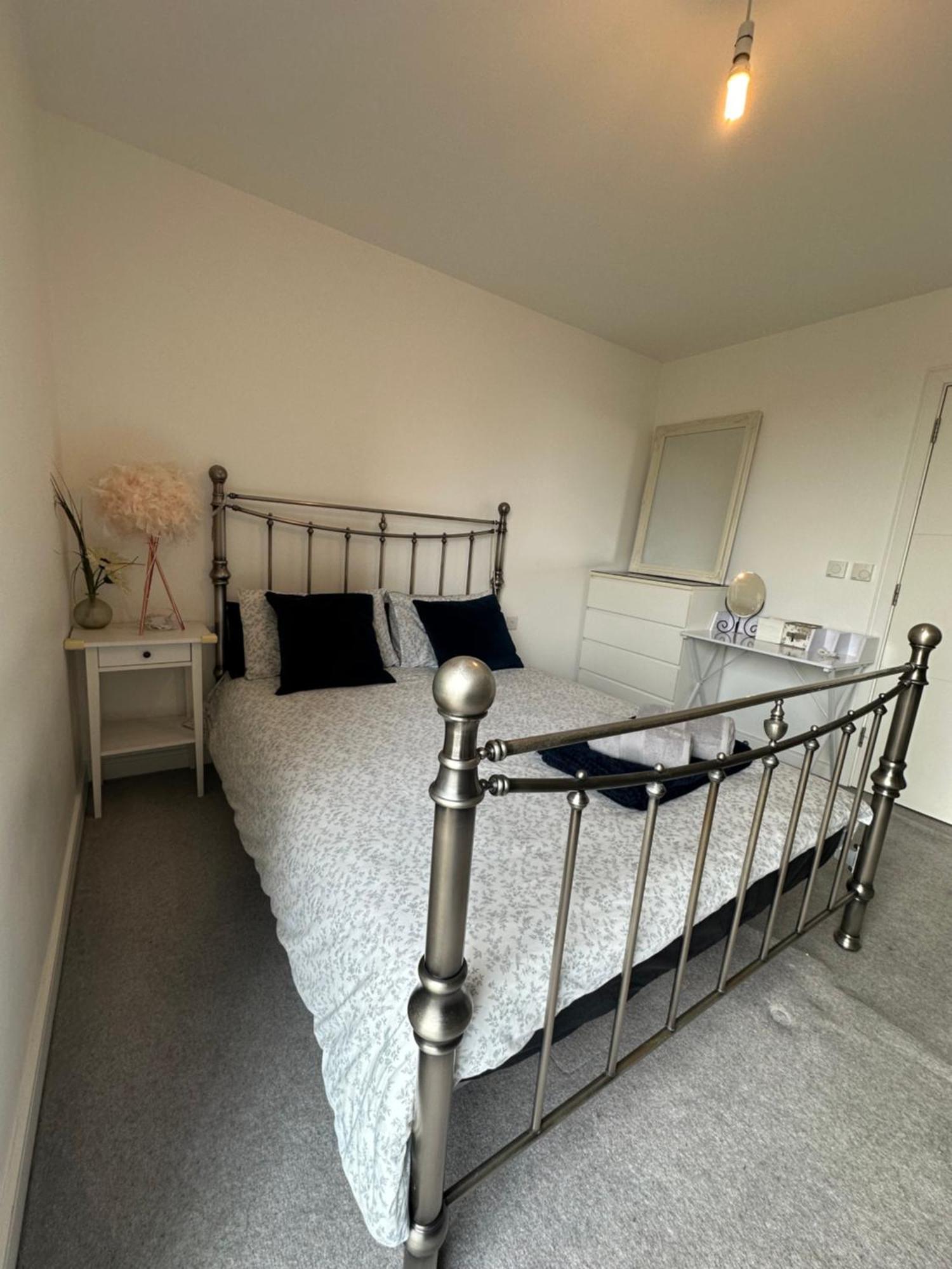 Luxury 3 Bedroom Flat In Stratford, Londra Exterior foto