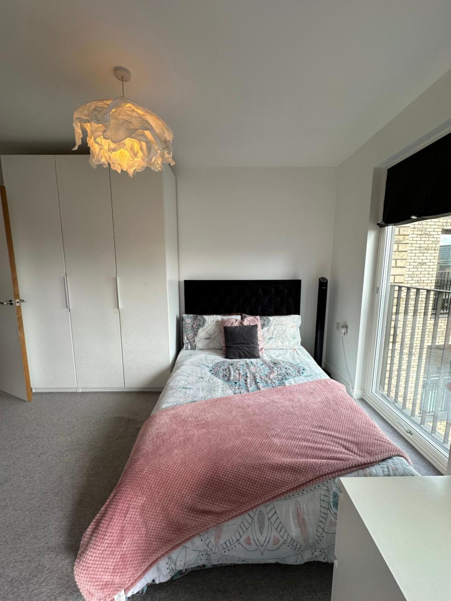 Luxury 3 Bedroom Flat In Stratford, Londra Exterior foto
