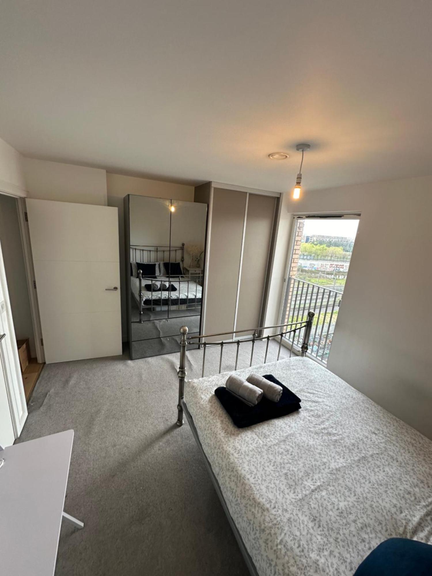 Luxury 3 Bedroom Flat In Stratford, Londra Exterior foto