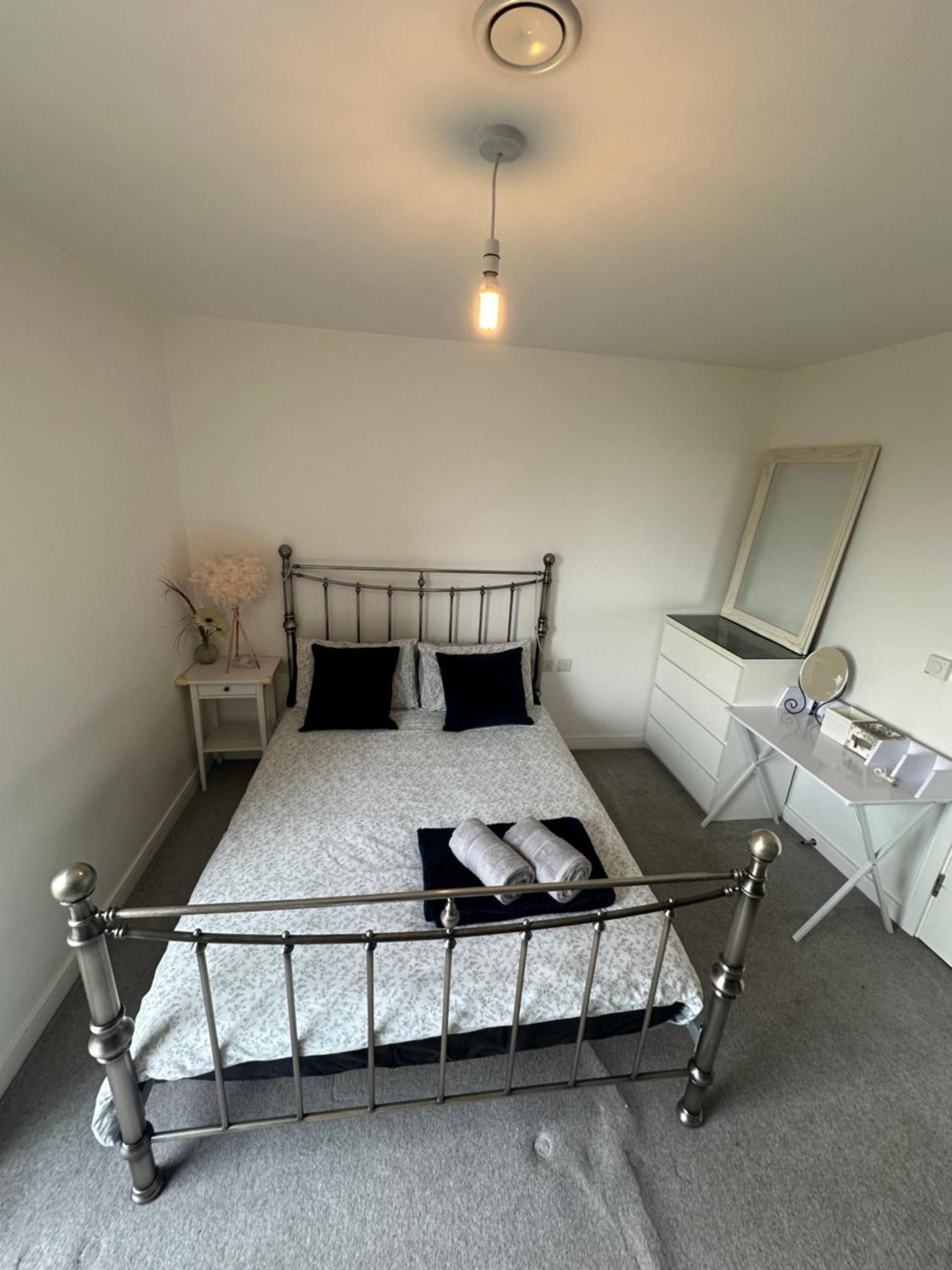 Luxury 3 Bedroom Flat In Stratford, Londra Exterior foto