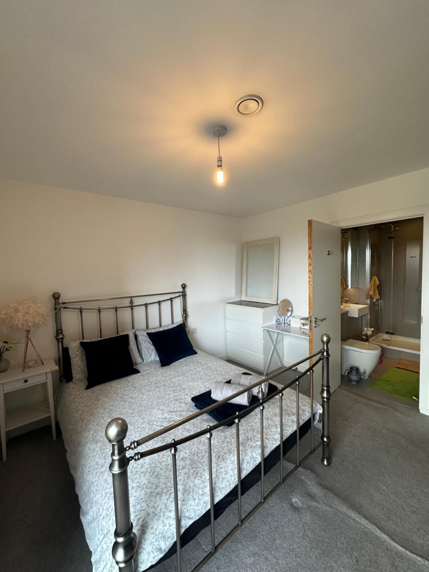 Luxury 3 Bedroom Flat In Stratford, Londra Exterior foto