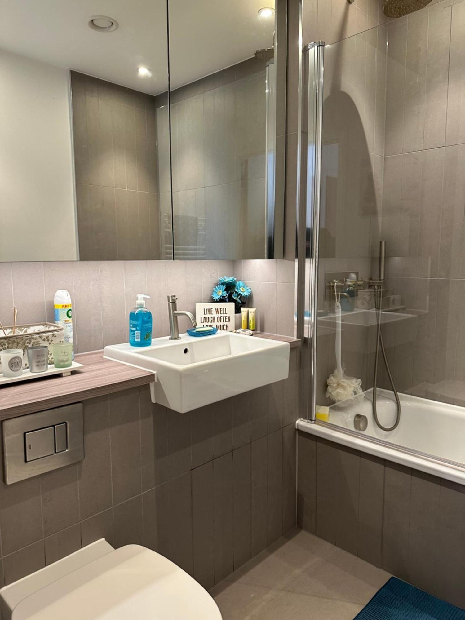 Luxury 3 Bedroom Flat In Stratford, Londra Exterior foto